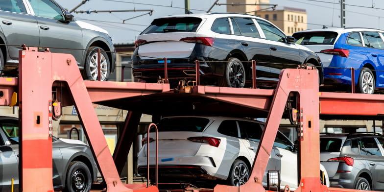 priority-top-load-placement Enclosed Auto Transport image
